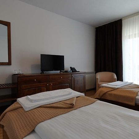 Conacul Lacurilor Hotell Băile Herculane Exteriör bild