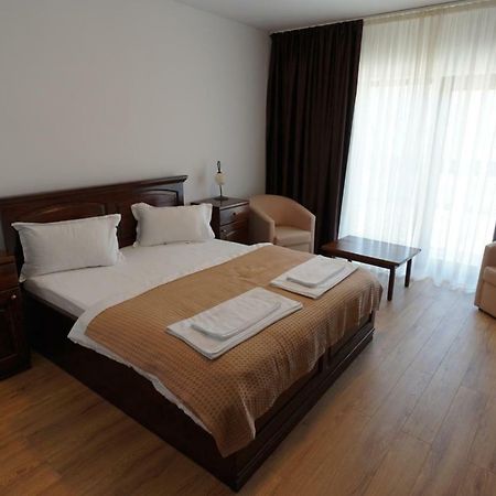 Conacul Lacurilor Hotell Băile Herculane Exteriör bild