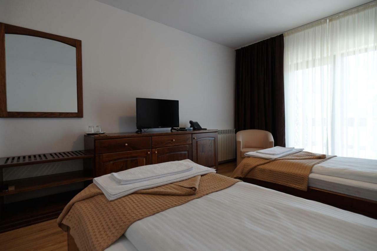 Conacul Lacurilor Hotell Băile Herculane Exteriör bild