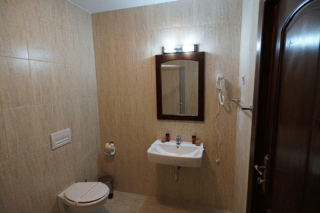 Conacul Lacurilor Hotell Băile Herculane Exteriör bild