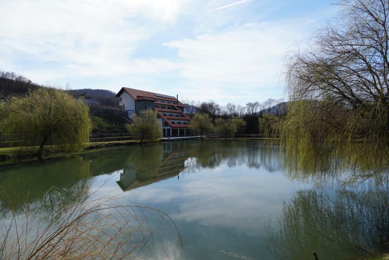 Conacul Lacurilor Hotell Băile Herculane Exteriör bild