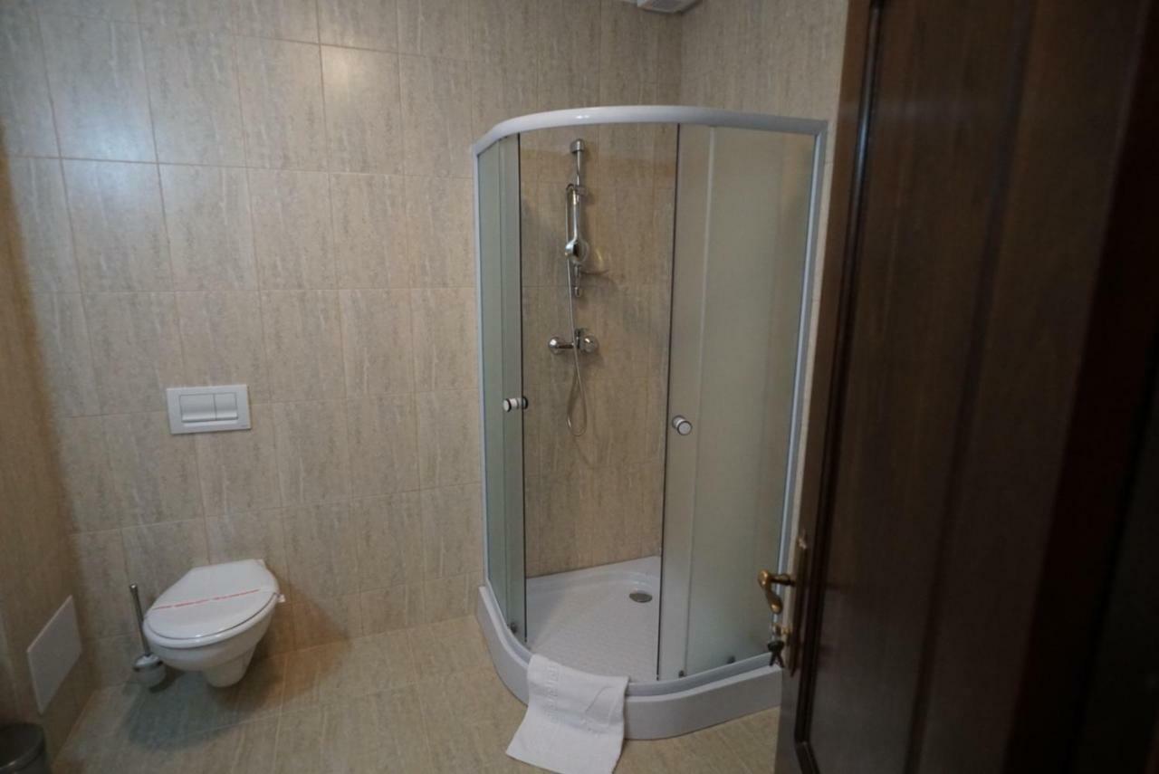 Conacul Lacurilor Hotell Băile Herculane Exteriör bild