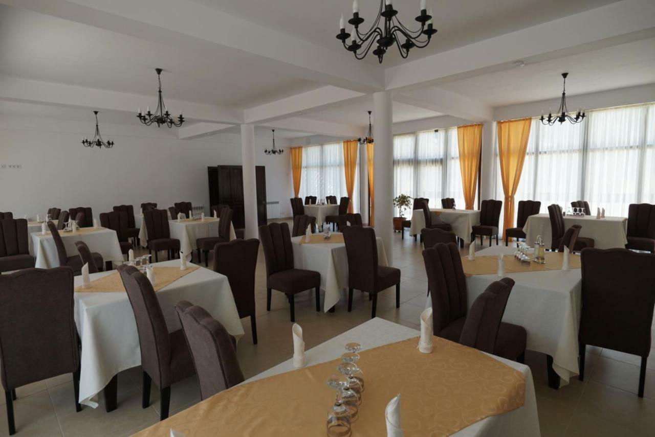 Conacul Lacurilor Hotell Băile Herculane Exteriör bild