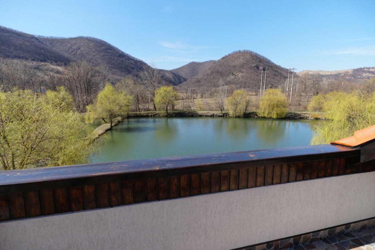 Conacul Lacurilor Hotell Băile Herculane Exteriör bild