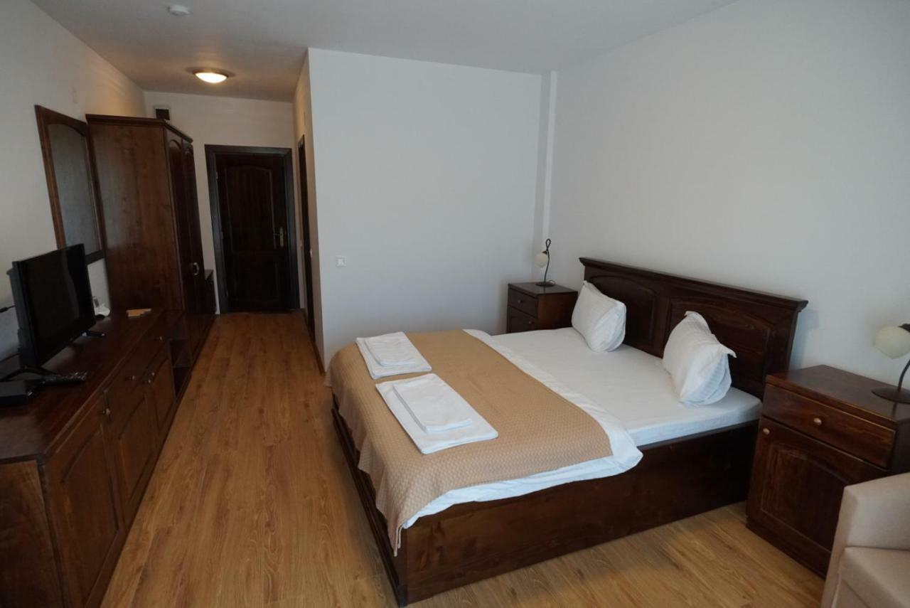 Conacul Lacurilor Hotell Băile Herculane Exteriör bild