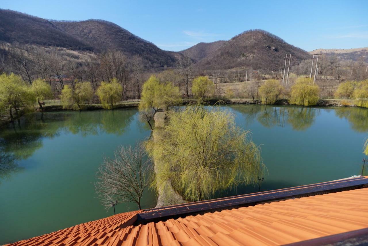 Conacul Lacurilor Hotell Băile Herculane Exteriör bild
