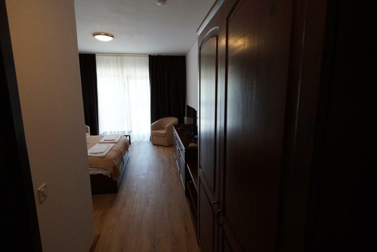 Conacul Lacurilor Hotell Băile Herculane Exteriör bild